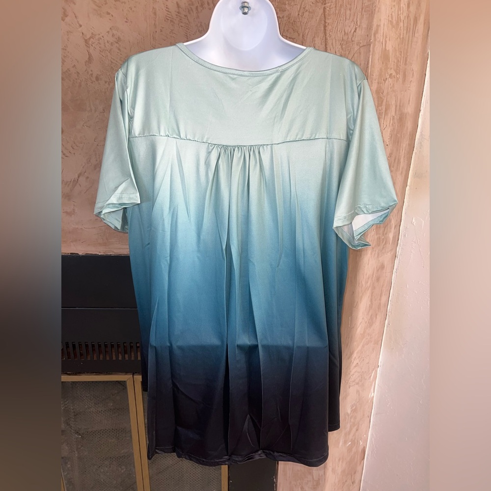 NWOT GRADIENT BLOUSE - Picture 3 of 5
